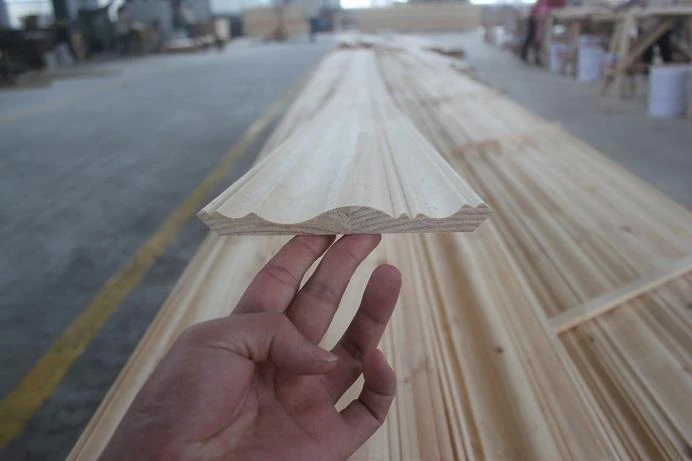 sirovina borovog oblikovanja raw material of pine moulding